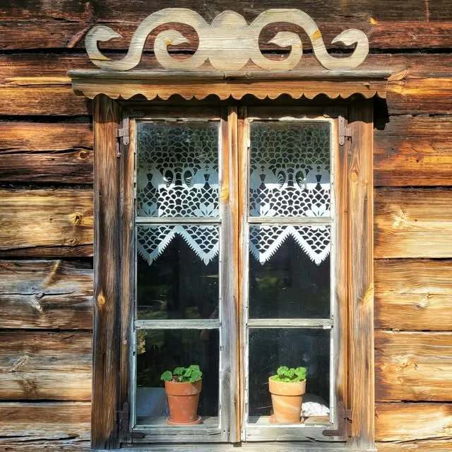 Traditionelles Holzfenster